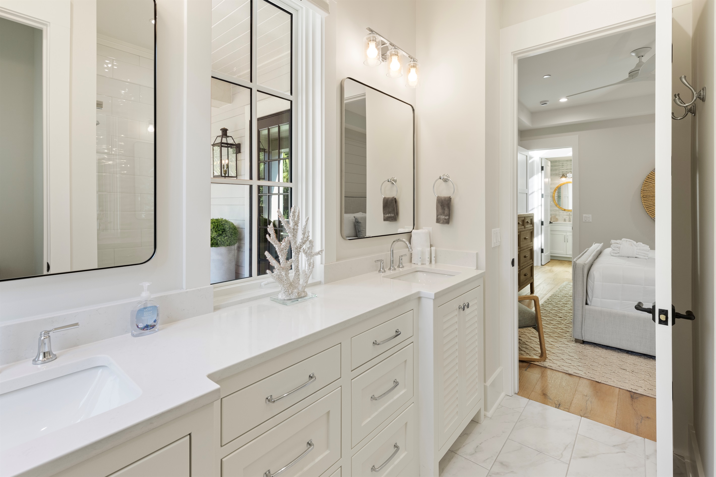 Full En Suite Bathroom (1st Floor)
