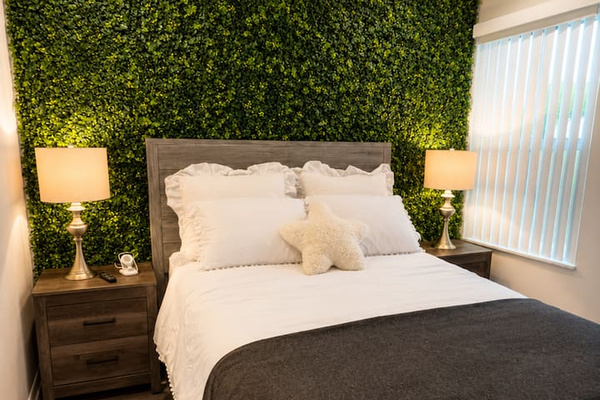 Queen bedroom 2, with soft linens.