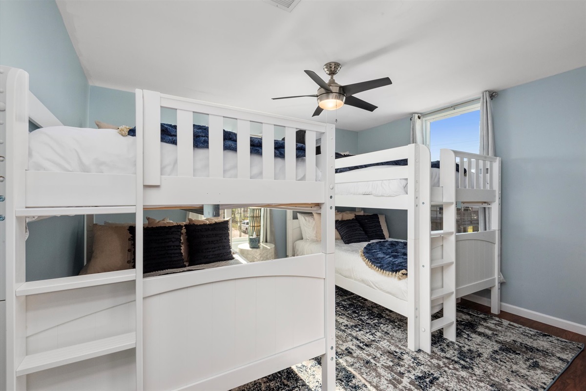 4f0f255cfeed49d5a27b67fd9a6d11de Large | Beachhouse | Texas | TX | Vacation Homes | Galveston | Crystal Beach | Kokomo | Breezy Days | Beachfront Elegance | Sunrise Serenity | Southern Sands Property Management, LLC