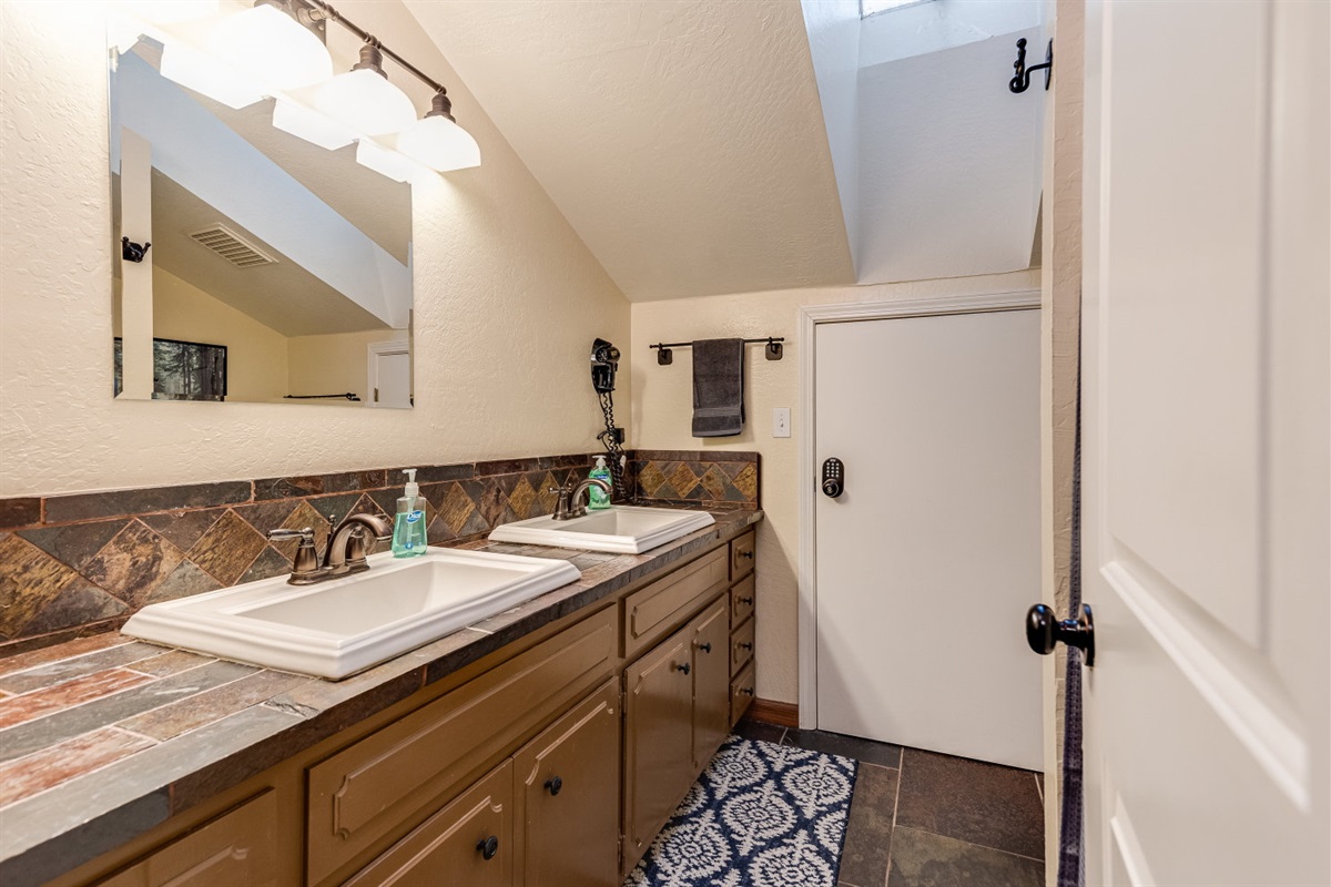 3rd floor full bathroom. Shampoo/conditioner/soap provided.