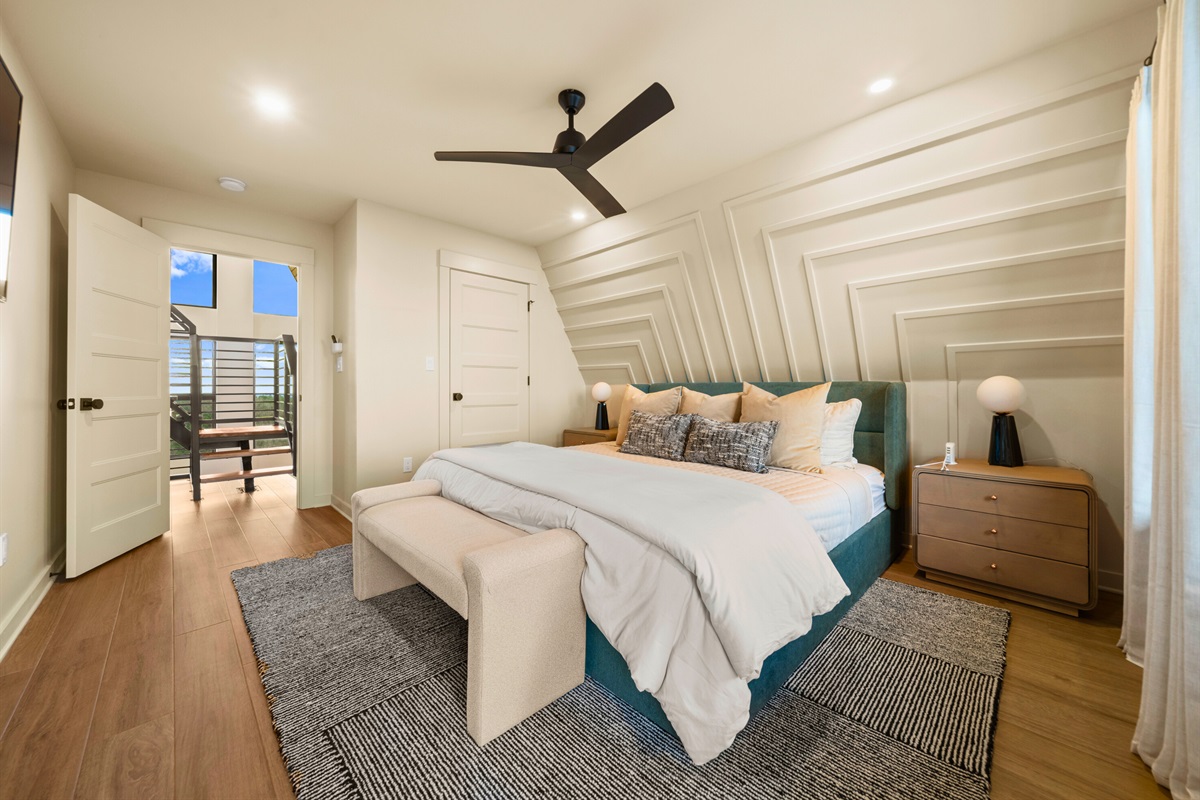 From this angle, you can really see how comfortable and airy this bedroom is, with a bright, inviting vibe that&rsquo;s perfect for a restful night&rsquo;s sleep.