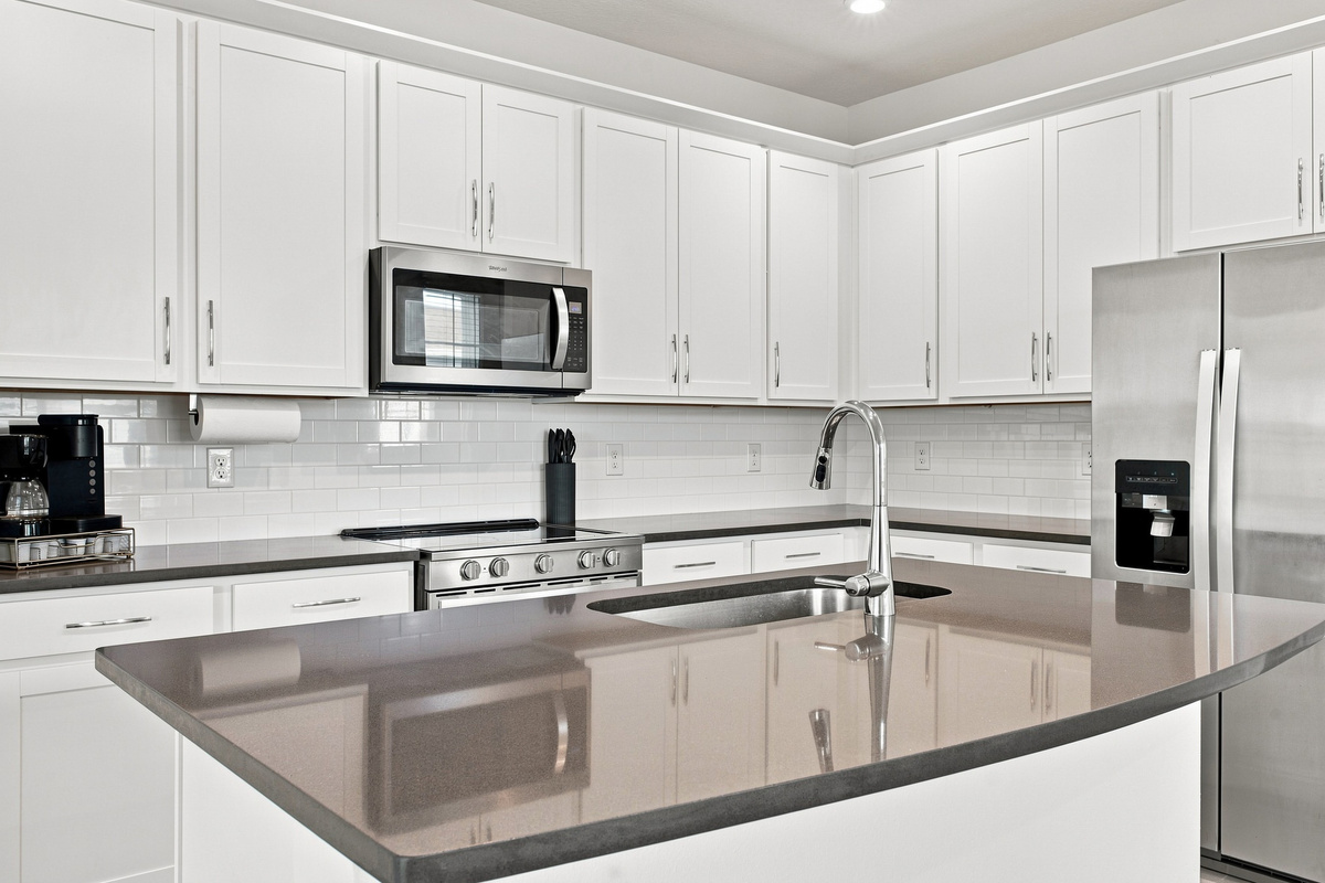 Open Concept Kitchen, Large Center Island