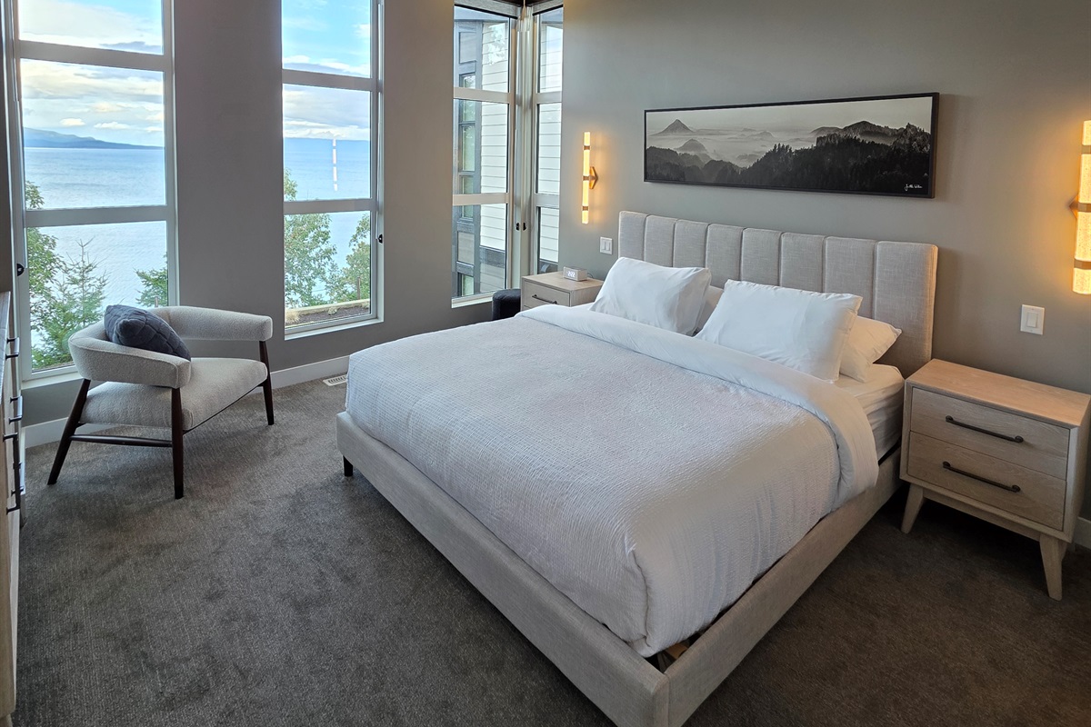 Primary bedroom. Streaming TV. 4 piece ensuite.