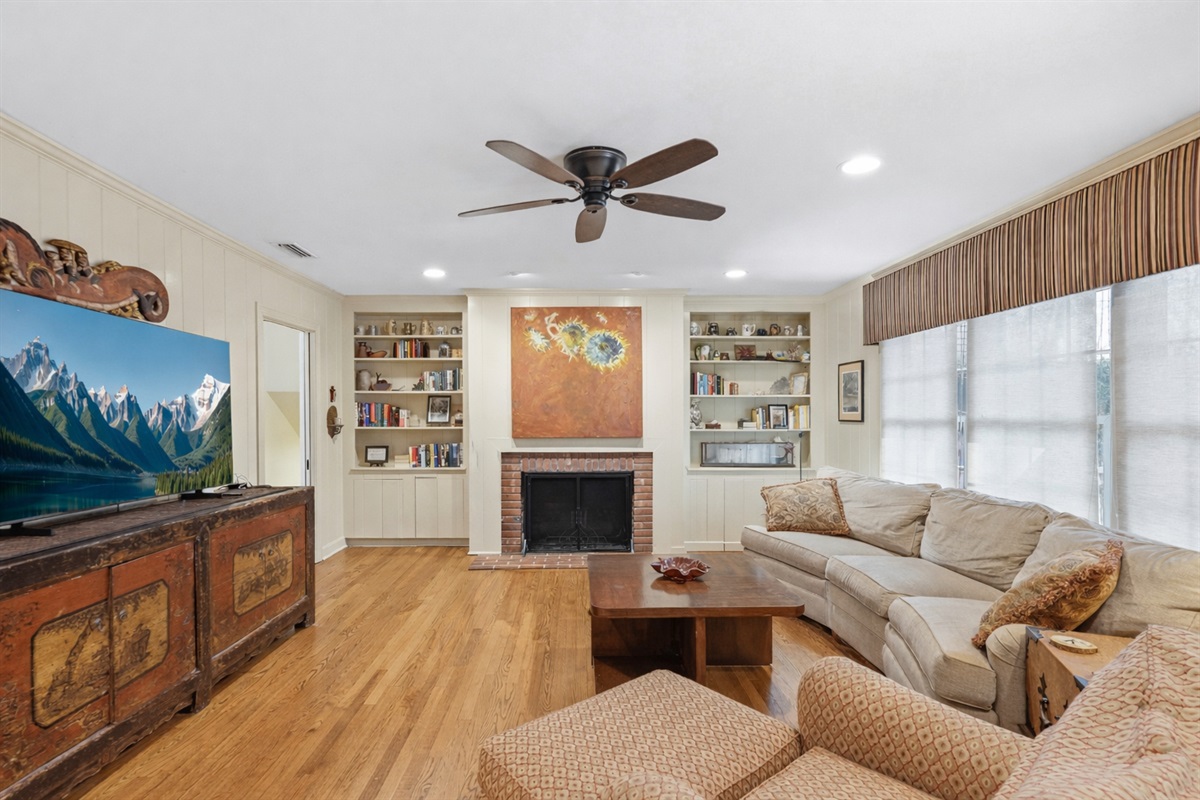  Living room with comfortable lounge seating and a large flat screen TV