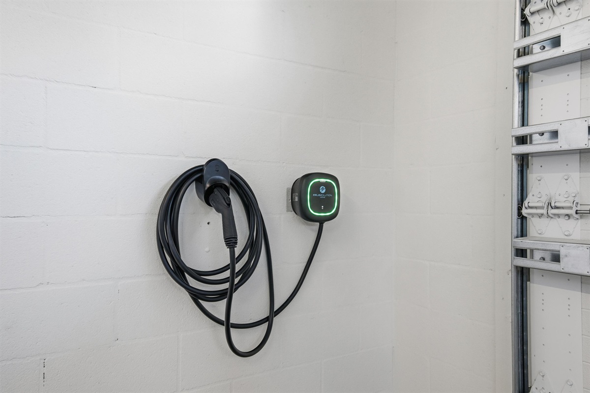 Roll in sun-tired and happy, plug in, and forget about it. In the morning the car’s ready, the kids are ready, and your only “schedule” is breakfast, beach, repeat.
