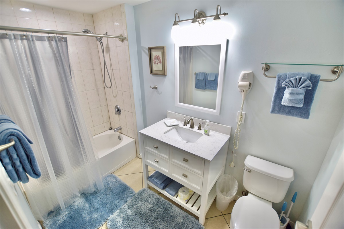 Destin West Gulfside #411: Primary Bath