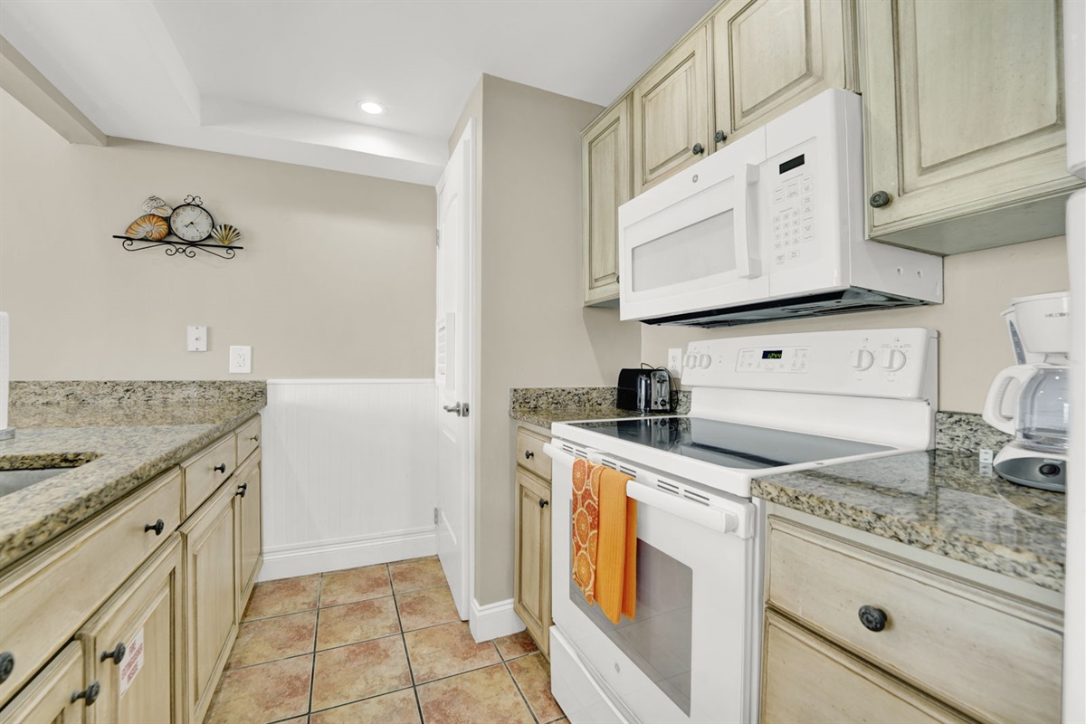 Fully Stocked Kitchen