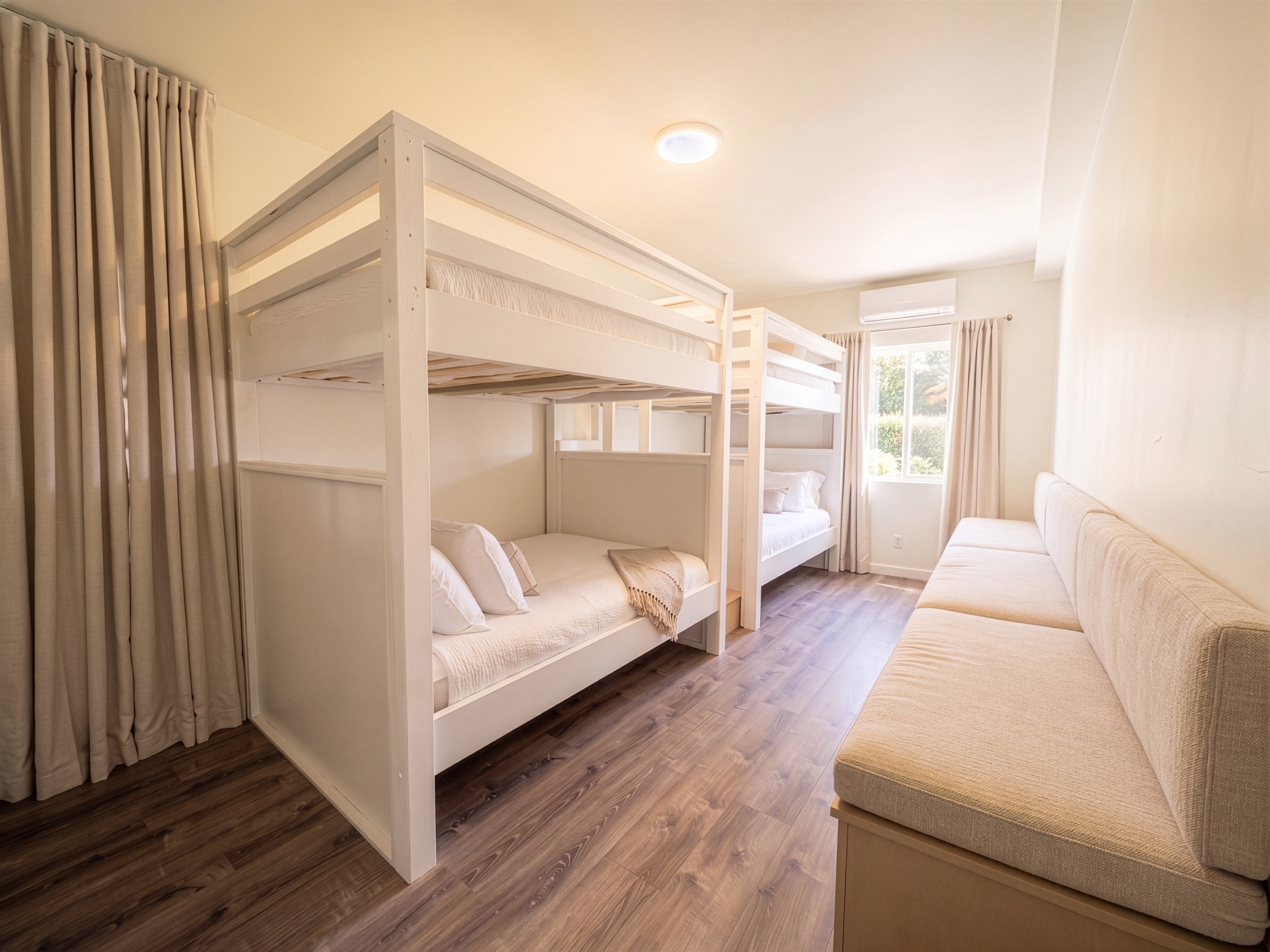 4x Full Bed Bunk Room