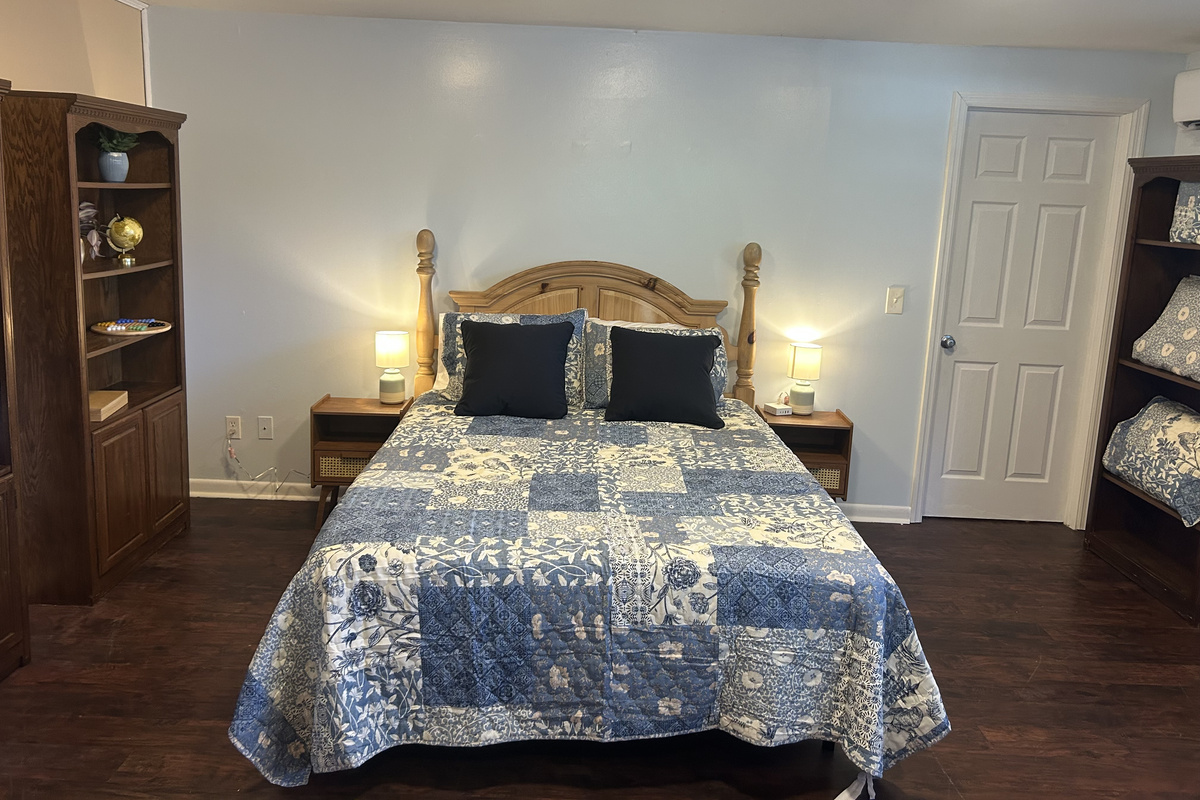 queen bed in new bedroom - temp photo