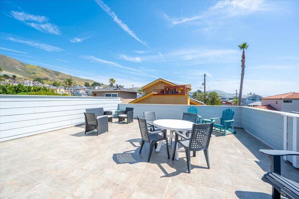 Upstairs South Facing Deck Seating