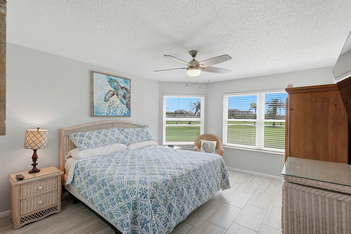 Primary Bedroom - King Bed, Smart TV and En Suite Bathroom