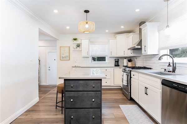 Cozy, Freshly Updated 3BR Home 5 Min from ND, photo 10