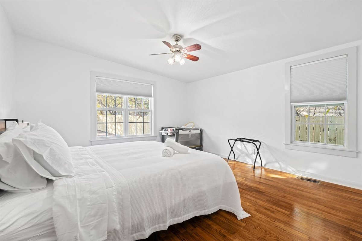Front Home: Spacious Big Bedroom w/ Foldable Crib