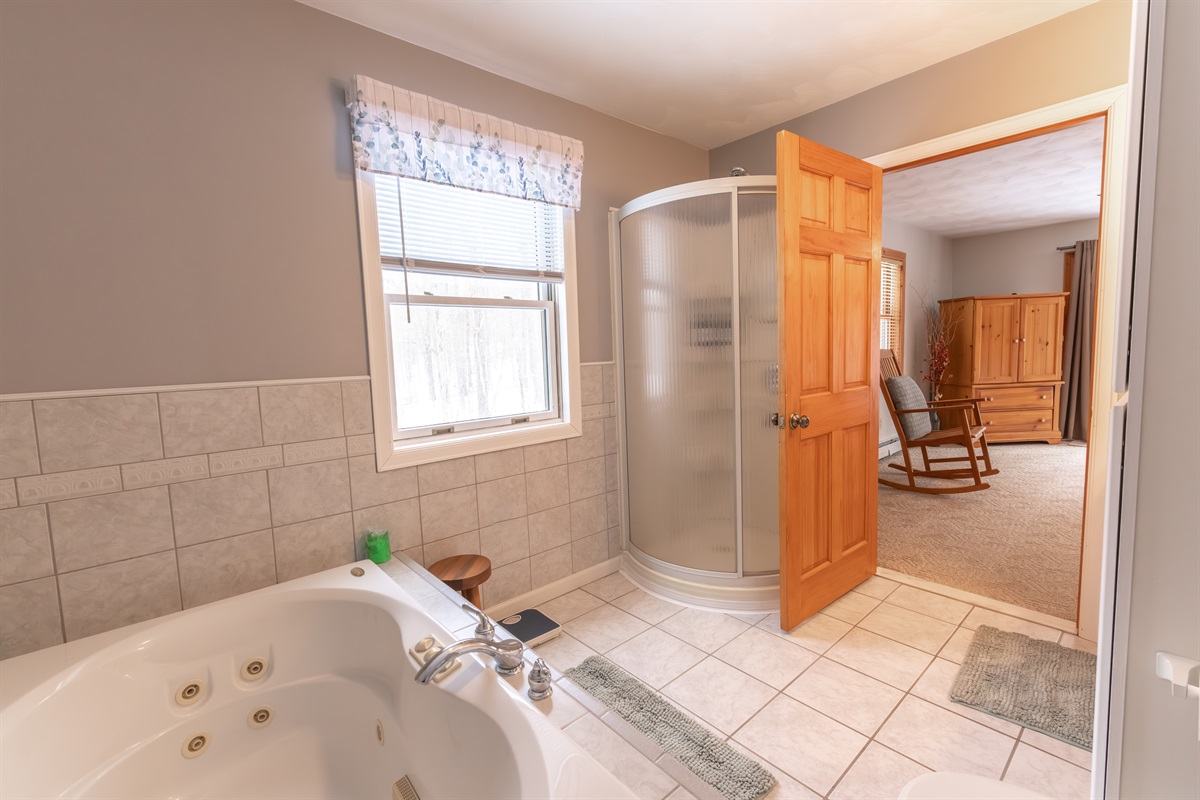 Ensuite Bathroom to the Master Bedroom with a Jacuzzi Tub!