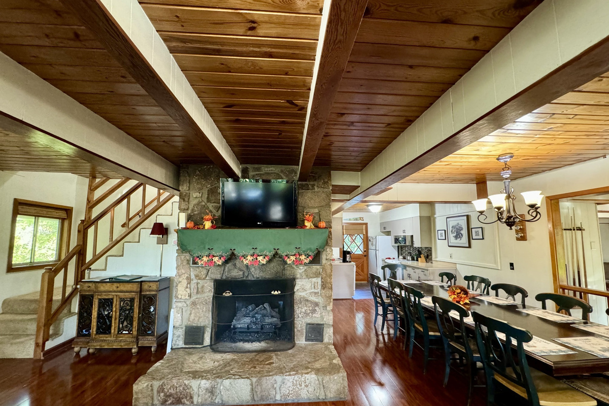 FALL FAMILY ROOM FIREPLACE/DINING/KITCHEN