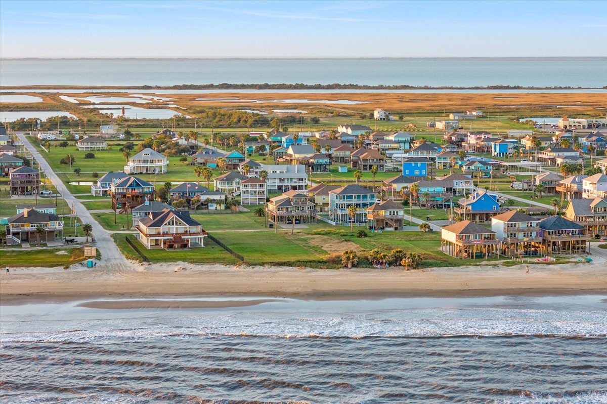 4f980a85a54c4360a51d3c1e2b21c678 Large | Beachhouse | Texas | TX | Vacation Homes | Galveston | Crystal Beach | Kokomo | Breezy Days | Beachfront Elegance | Sunrise Serenity | Southern Sands Property Management, LLC