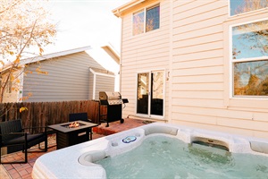 Treat yourself to a peaceful soak, and let go of stress as you revel in pure relaxation. 🌟💆‍♂️