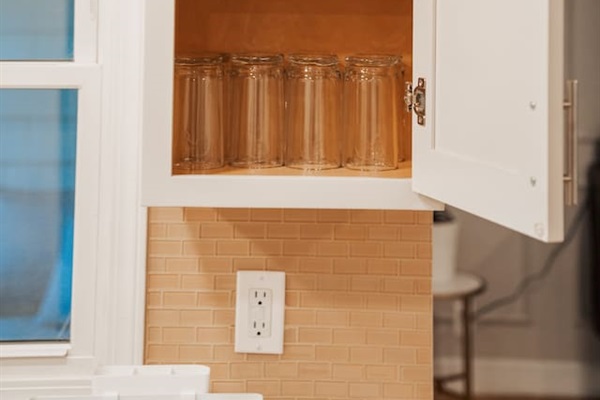 Coffee cups and water glasses