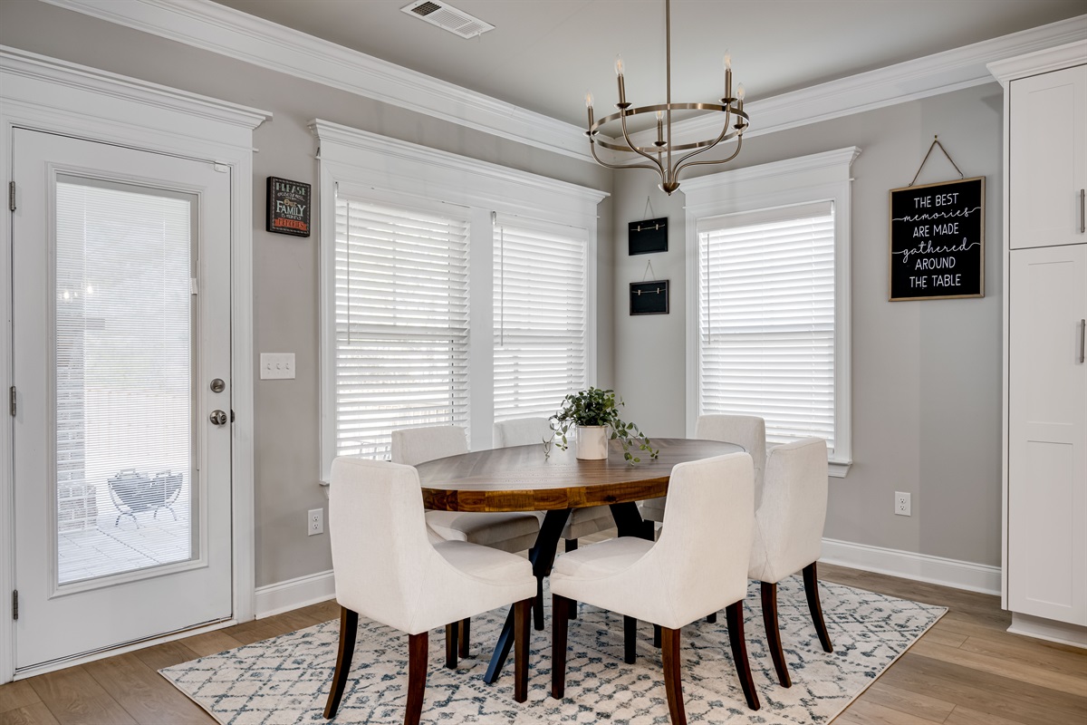 💫 Gather, eat, and enjoy—this table is made for moments.