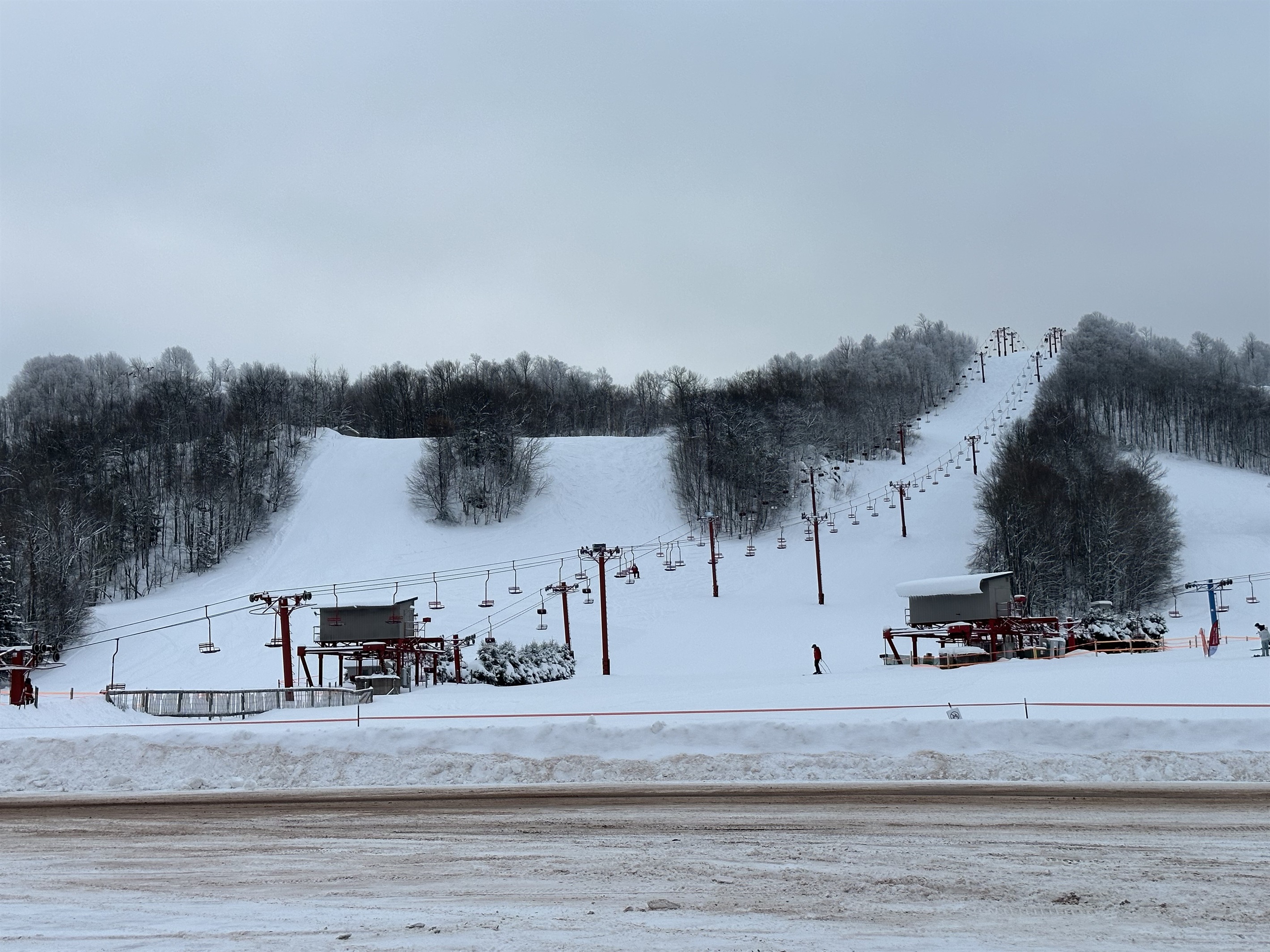 Be at these slopes in 5 minutes walk from the Rocky Pines UP chalet.  If you already have your lift pass, you can be skiing that quickly.