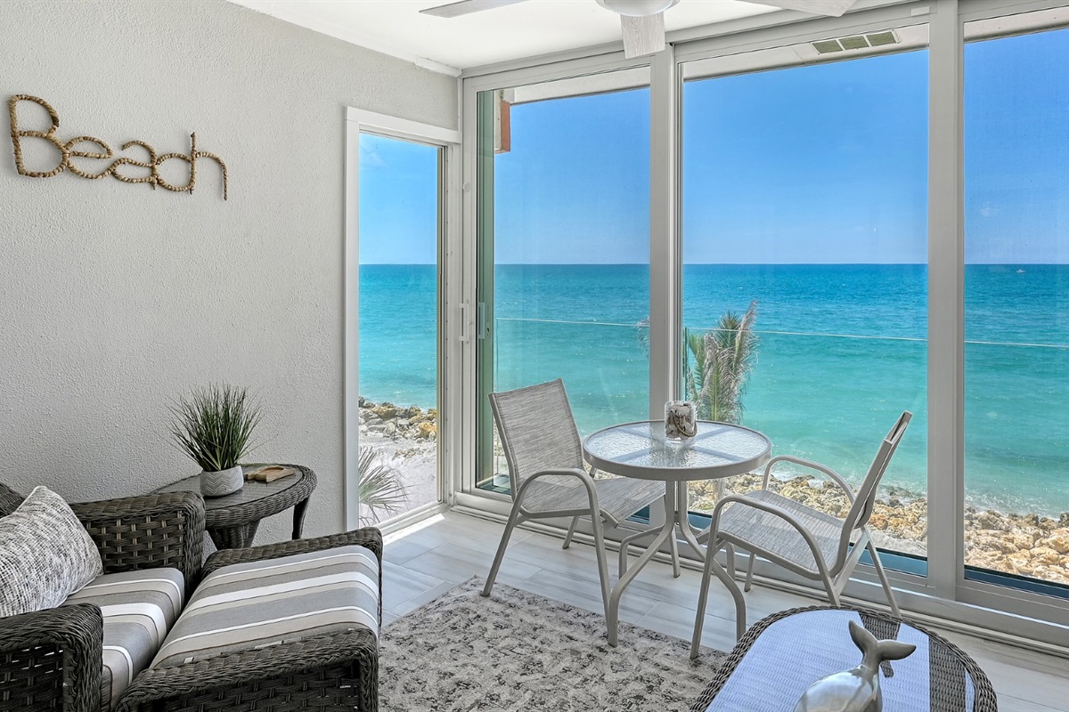 Amazing Gulf View and comfortable furnishings.