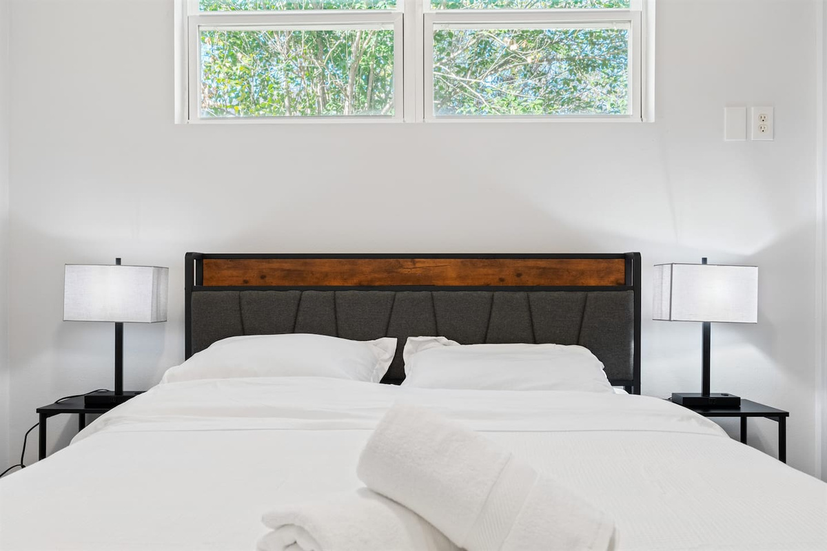 Middle Home: Fall in Love with Our Warm, Inviting 2nd Bedroom