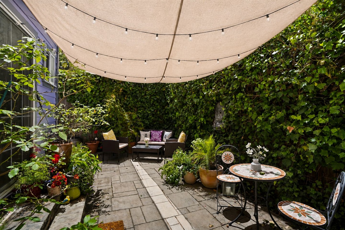 Small but cozy backyard filled with flowers — a quiet spot to unwind after wine tasting or exploring downtown Napa.