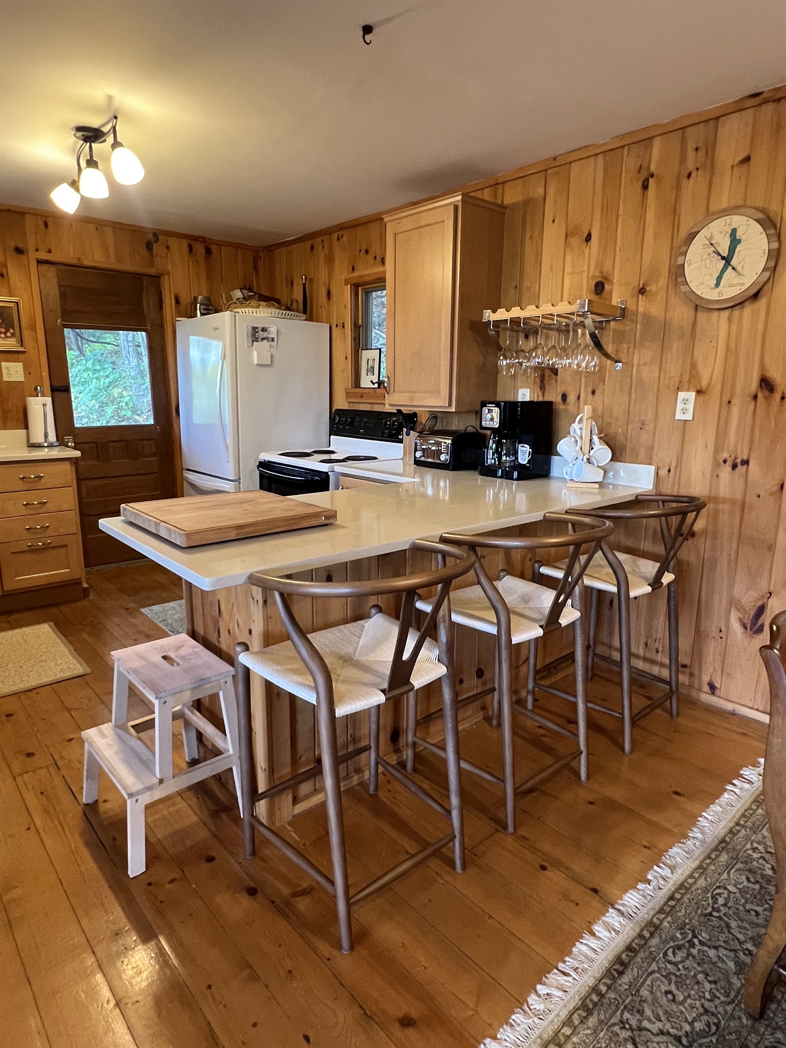 Lille Gossebo kitchen breakfast bar seating.