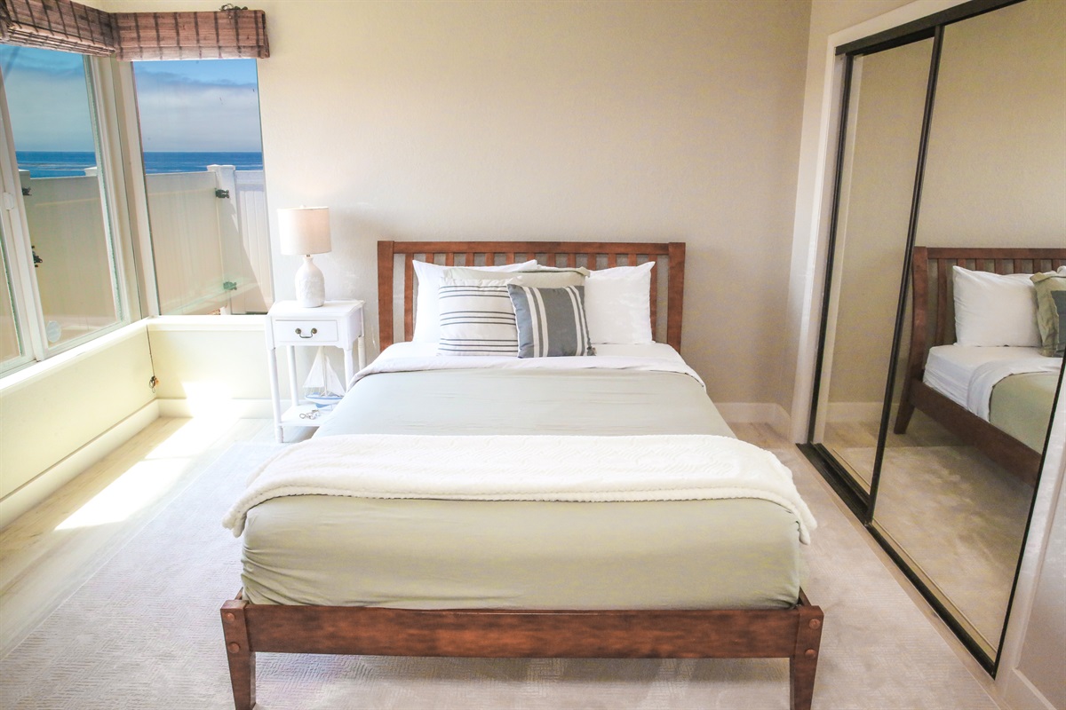 Green sea ensuite with queen bed