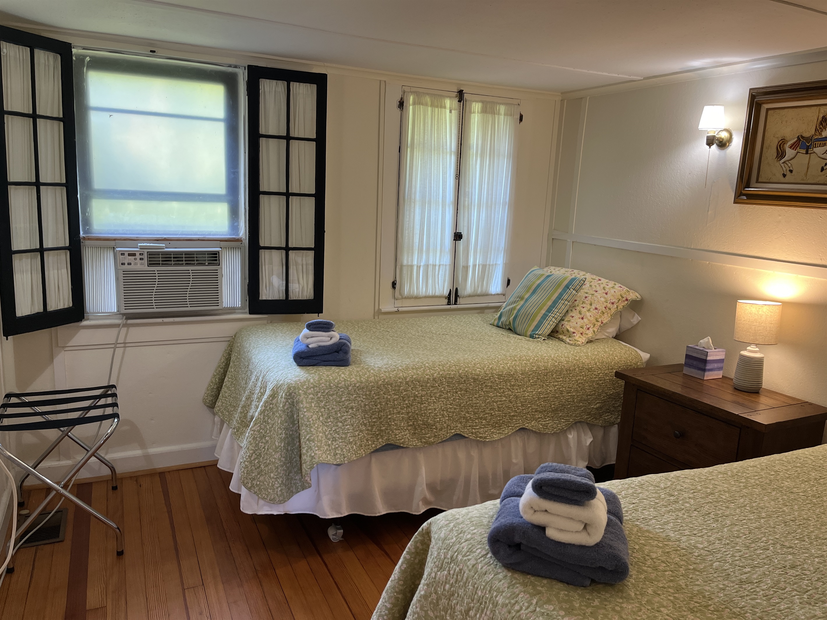 2nd floor Twins with SmartTV