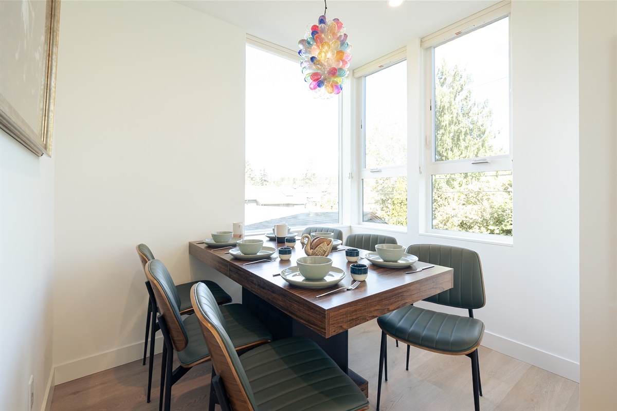 Dine with enough space for the whole group! Enjoy the pendant light from Mamnoon, a former Seattle Cap Hill establishment.
