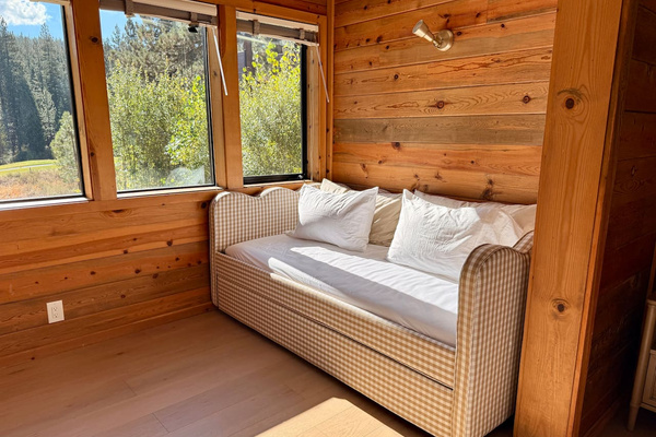 Tahoe Suite - Day Bed and Trundle