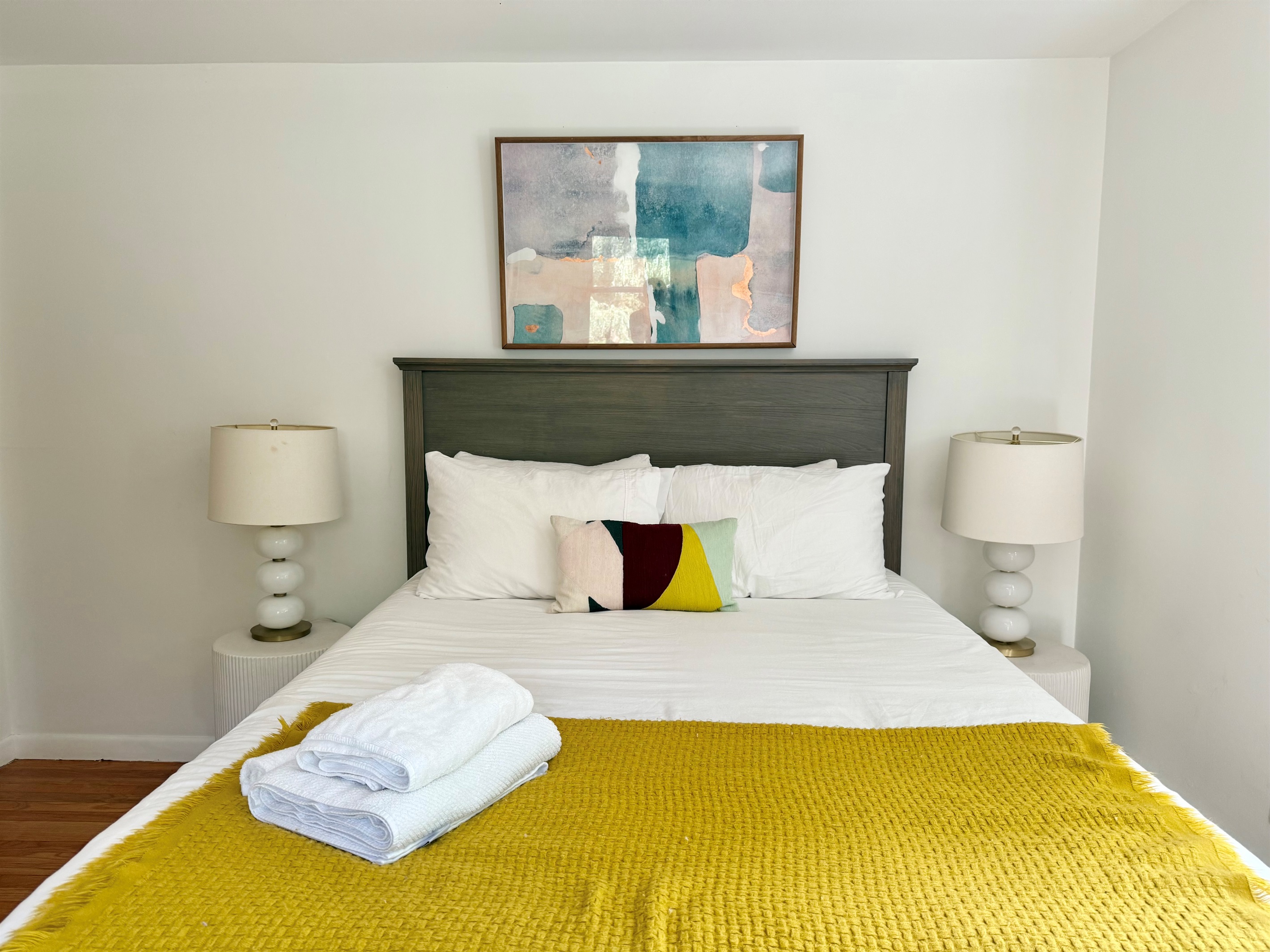 Queen bed with en suite bathroom