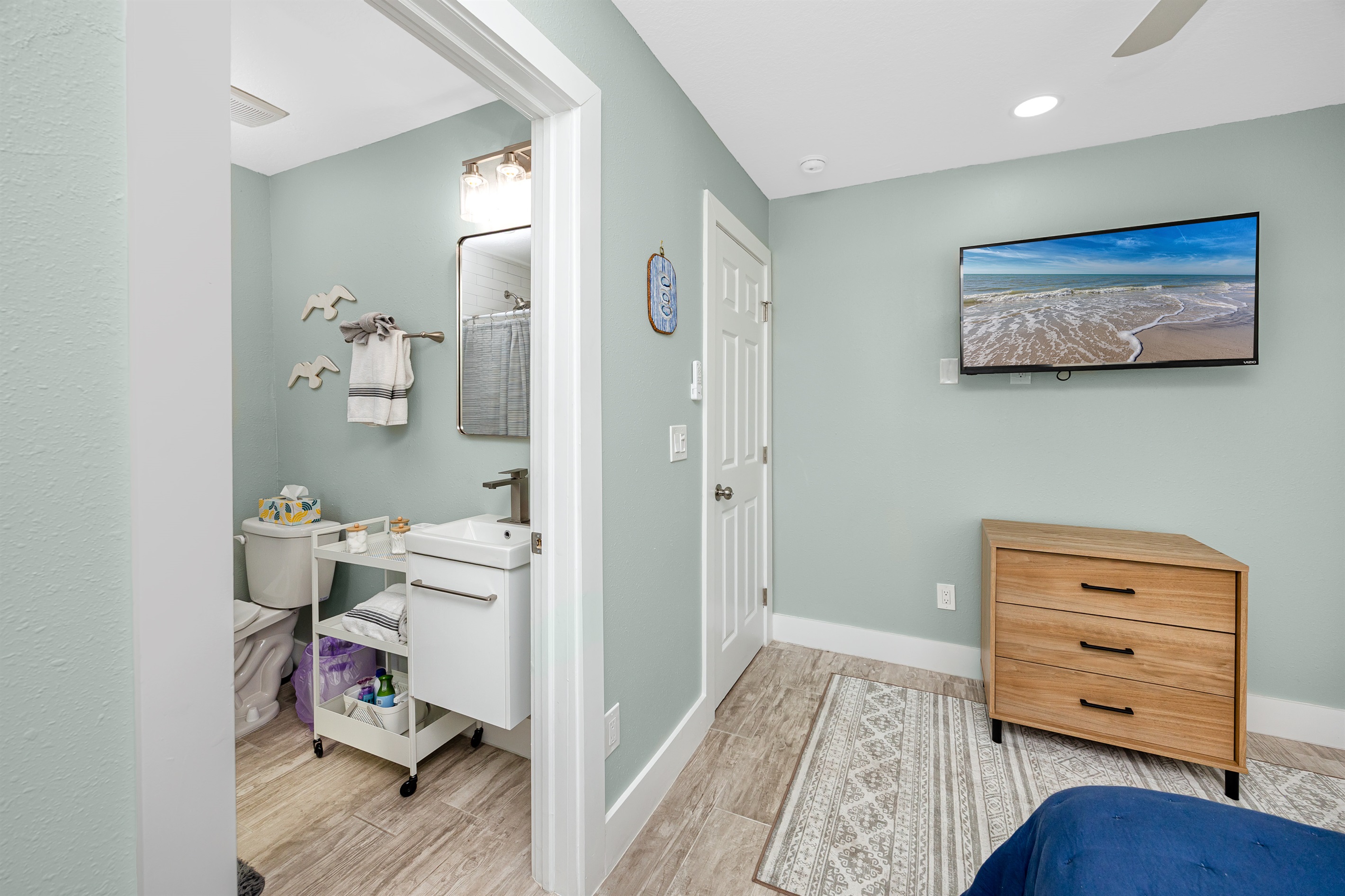 Main Bedroom with Ensuite Bath