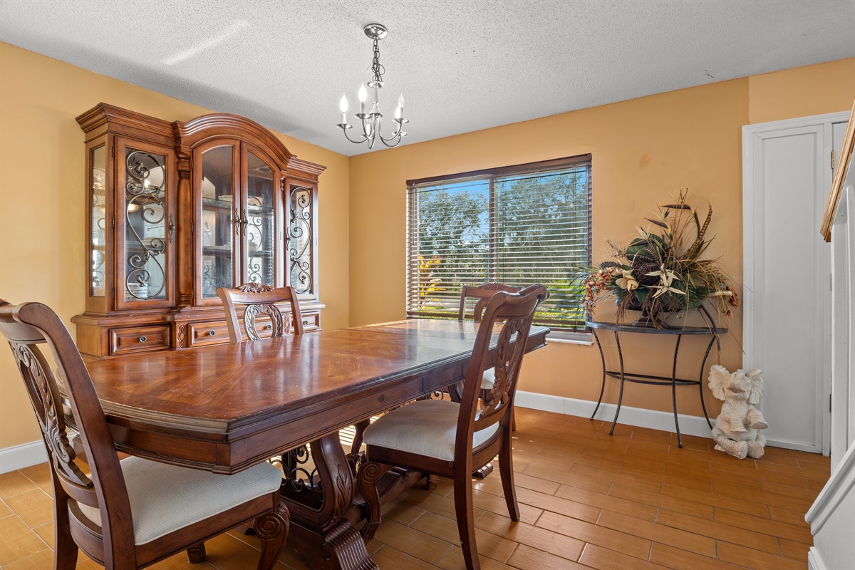 Primary dining room seats 4.