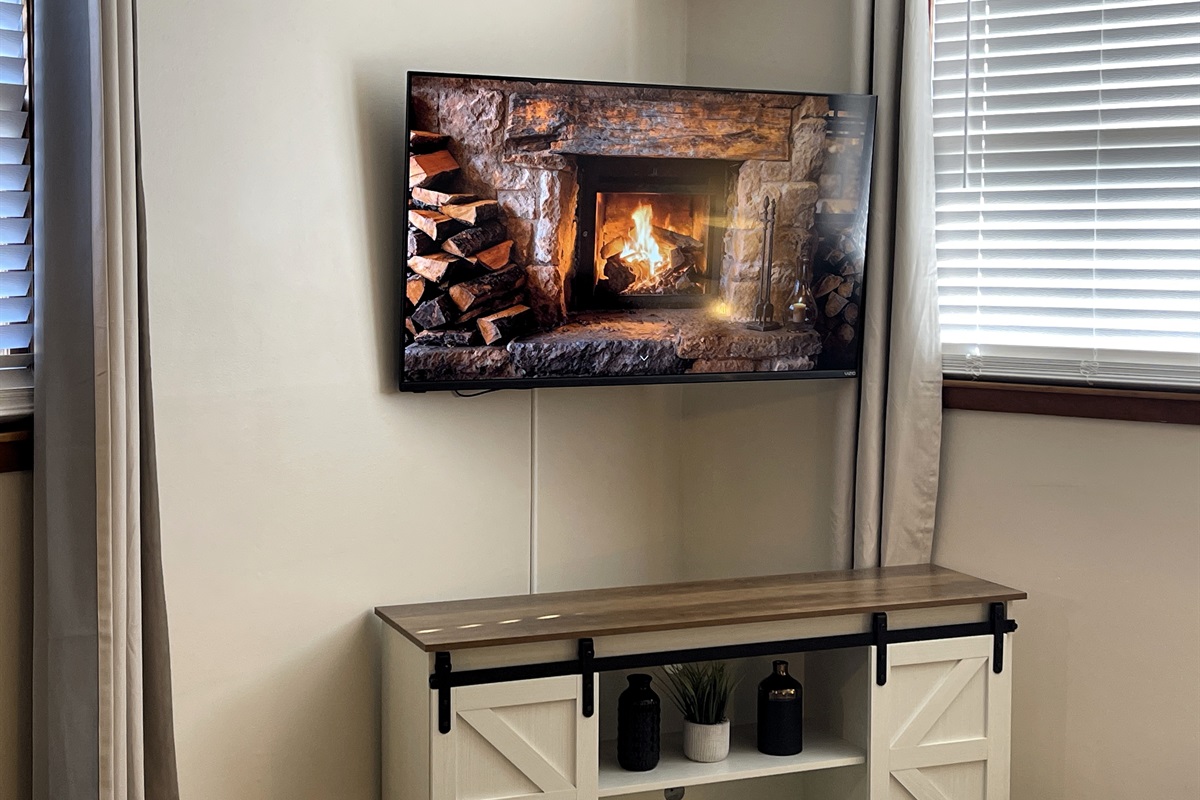 Living room with 55" Smart TV