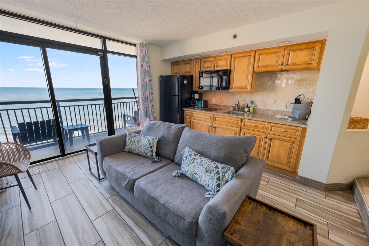 Living Room with Stunning Views🌊☀️