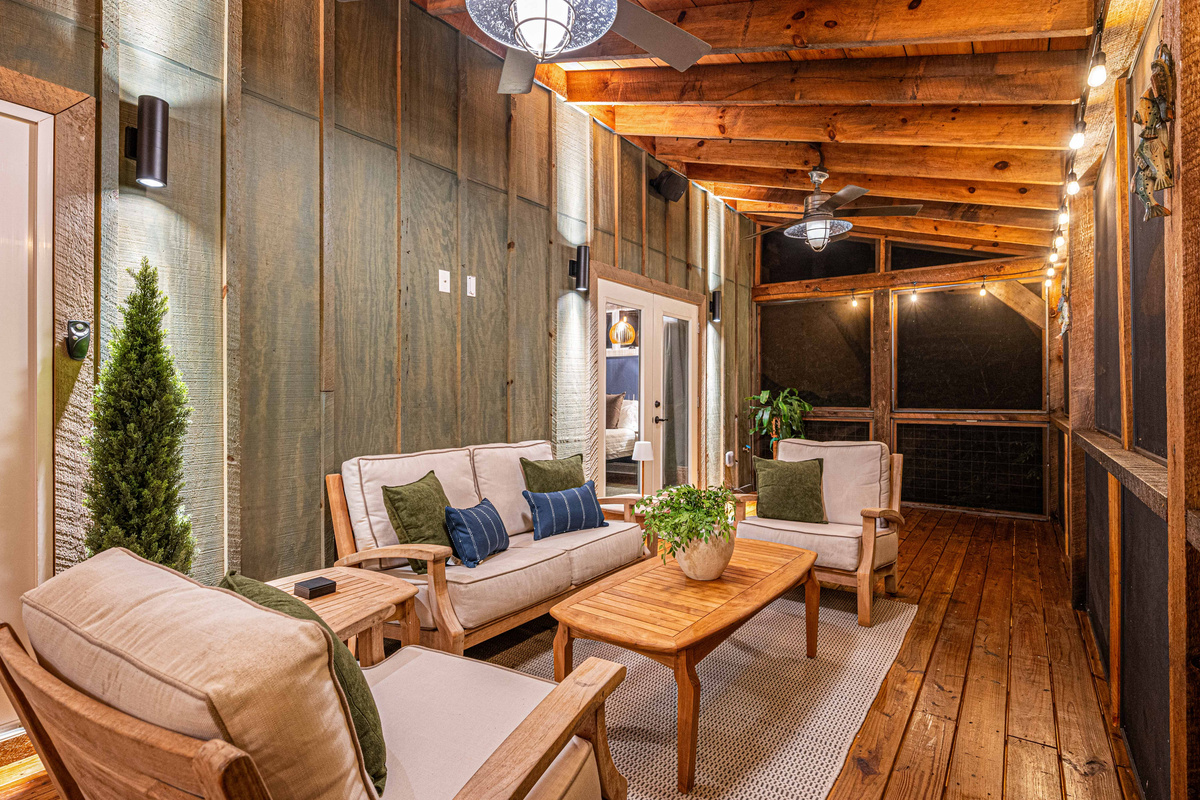 Kick back on the screened-in deck and enjoy peaceful mornings or cozy evenings.