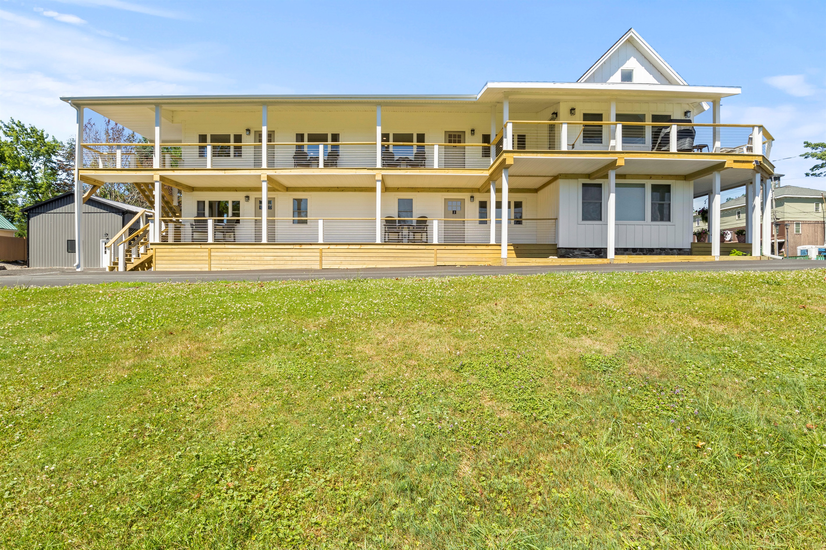 2 apartments upper level and 2 apartments on lower level