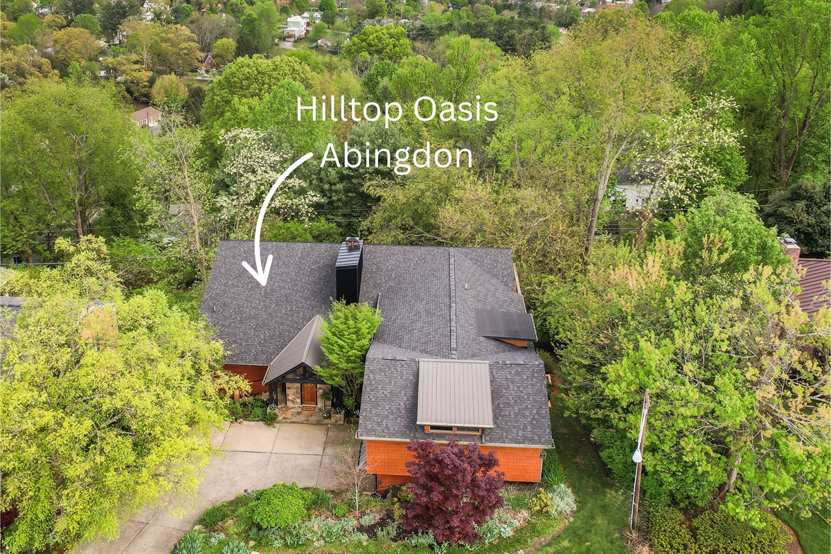 A world away, right in town. Hilltop Oasis & The Nest Abingdon offer a private wooded escape just 1 mile from Barter Theatre and the Creeper Trail. Relax by our 7,000-gallon koi pond in this artfully designed sanctuary.