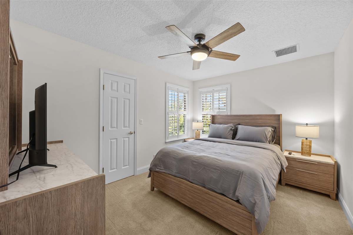 Bedroom with Queen Bed