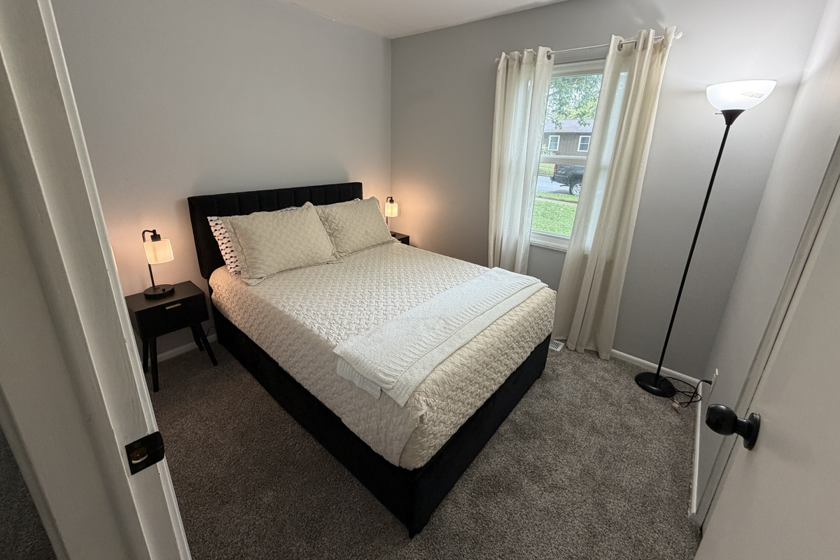 Bedroom with Full size bed