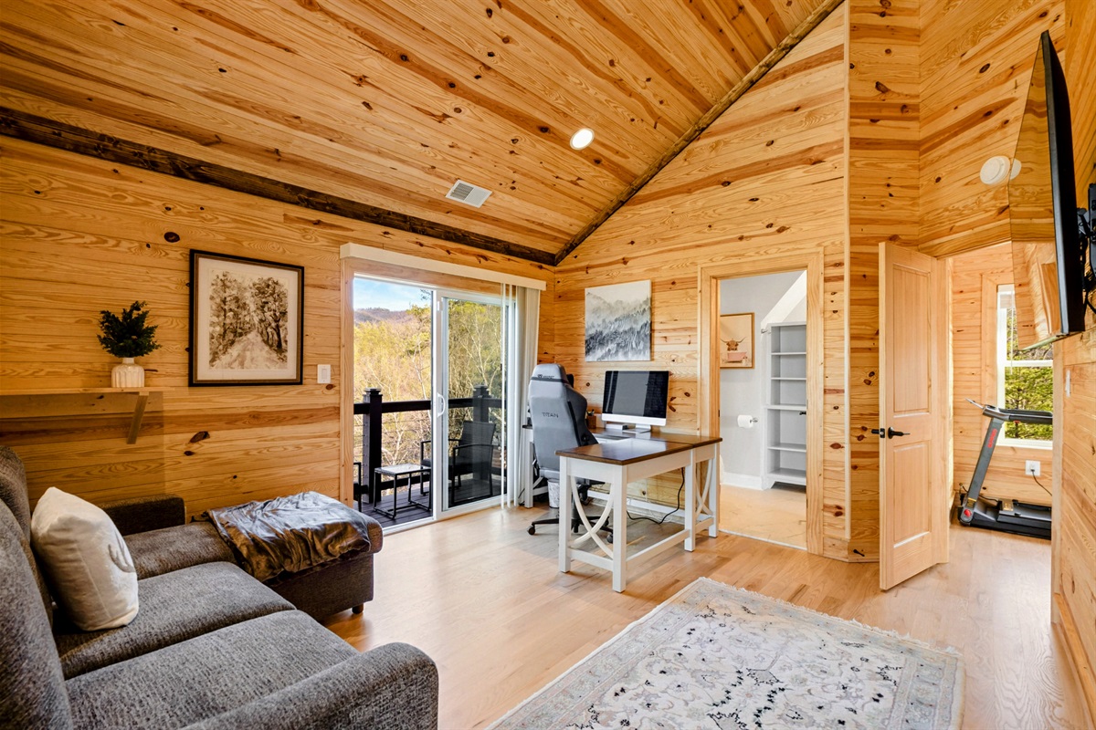 Loft Retreat – A flexible space for working remotely, relaxing with a good book, or simply soaking up the views.