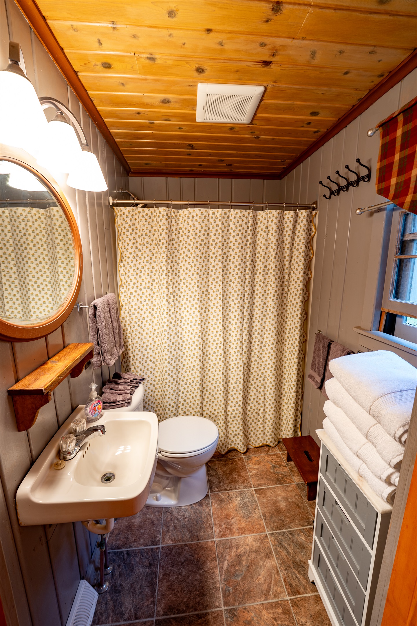 Comfortable Bathroom with charming shower tub. Shampoo, conditioner, and body wash provided