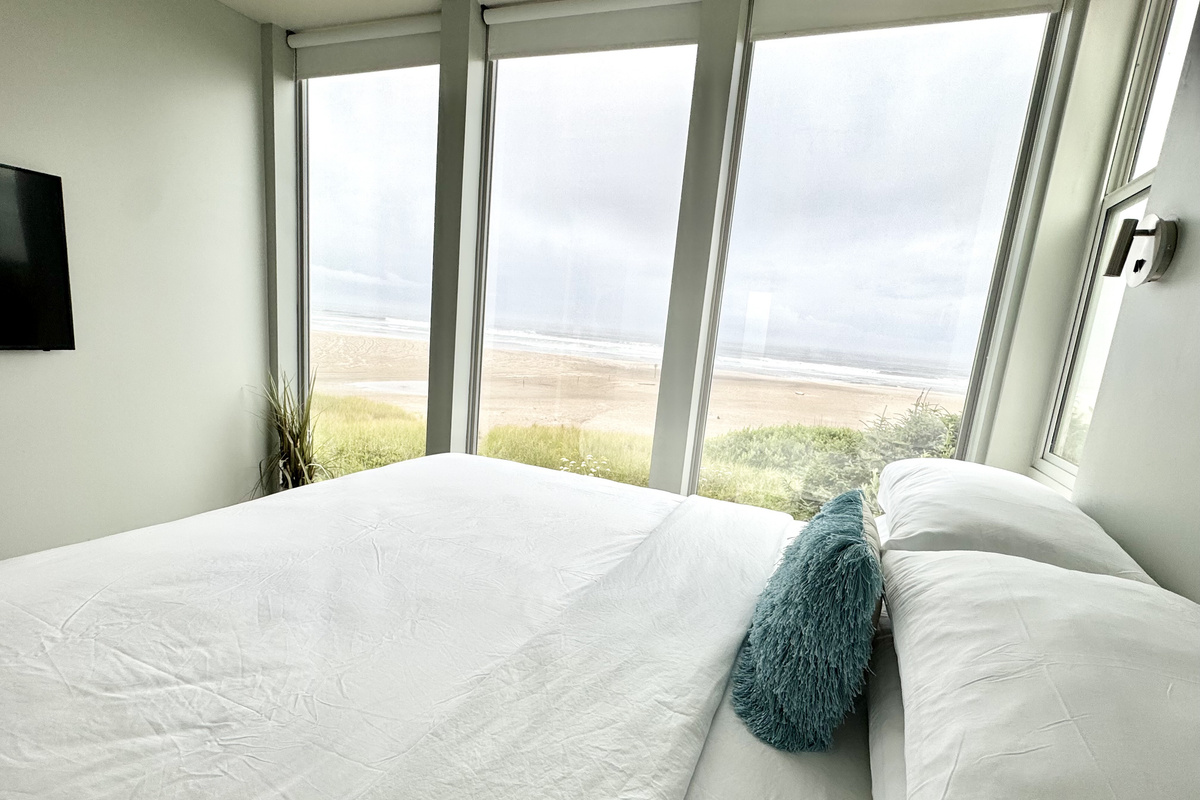 Ocean & Cape Lookout Views from NW Master bedroom with full bath, 4K smart
