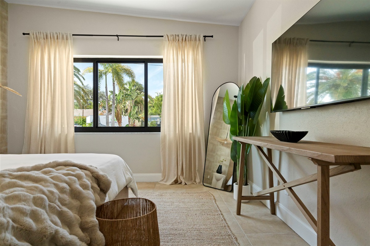 King Bed in Main Bedroom