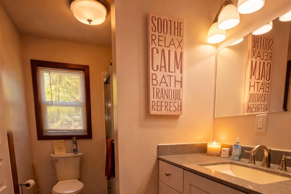 Cove-Out Cottage Upstairs Bathroom