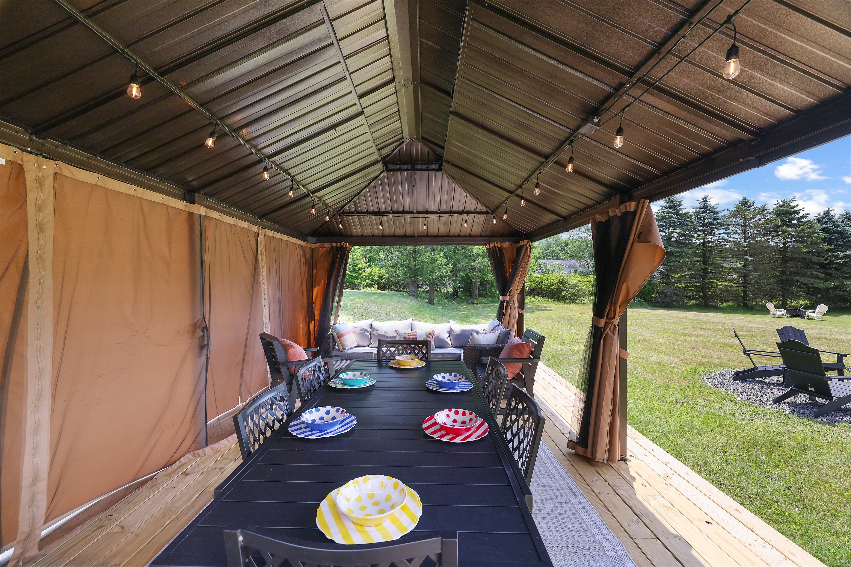 Why go to a restaurant when you can dine at a place like this?