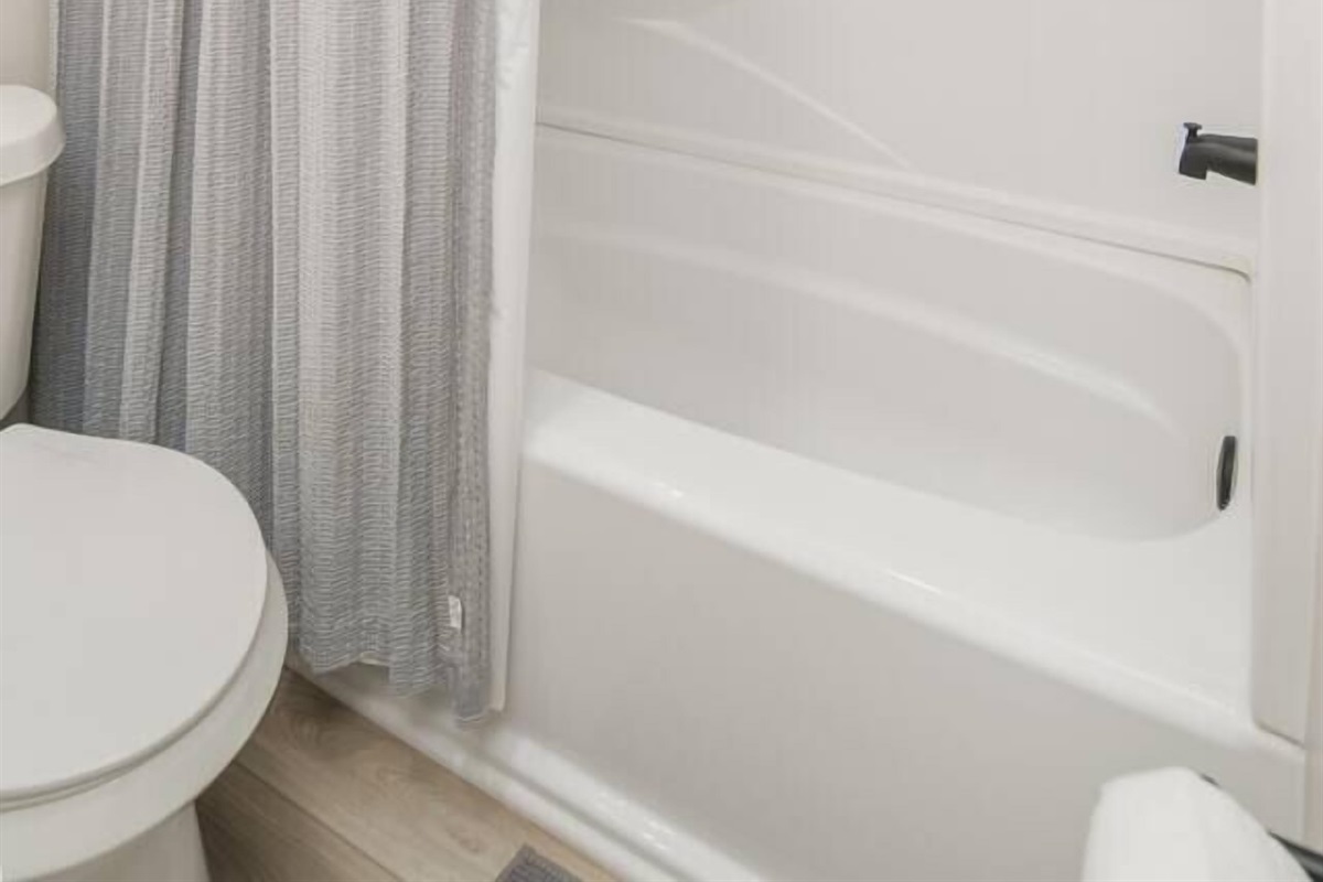 Unit 1: Full Bath (2 of 3) Bed & Bath Linens Provided