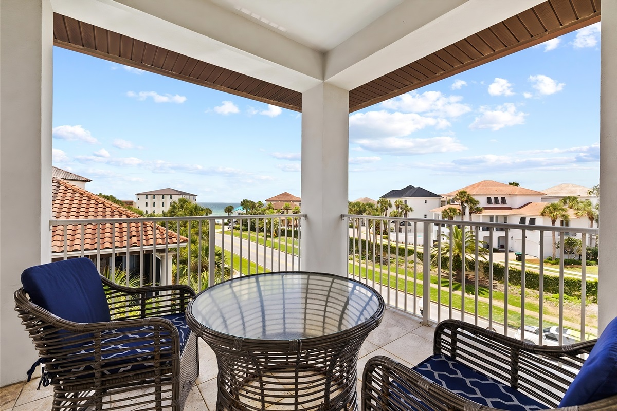 Peekaboo Gulf-Views Balcony